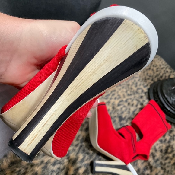 FENDI ELASTIC AND NEOPRENE HEELED SANDALS - Picture 8 of 16